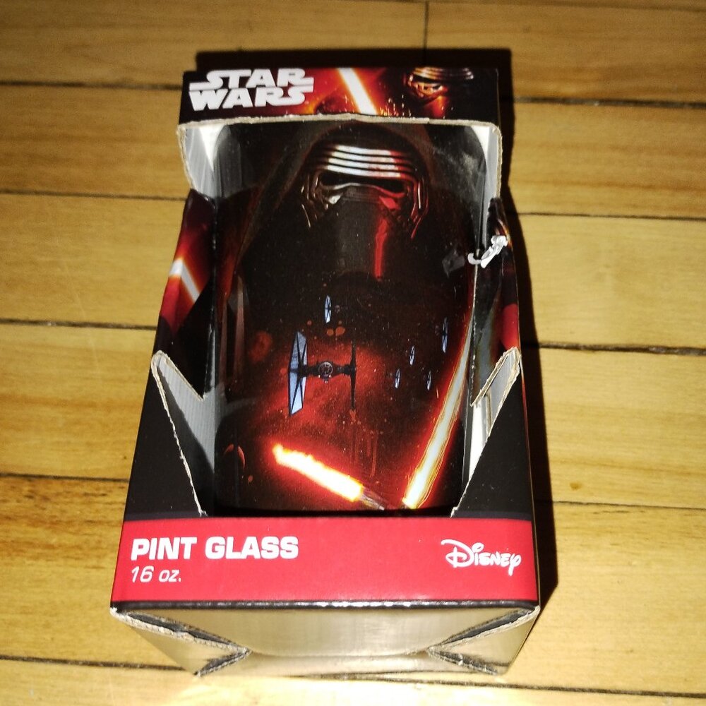 Star Wars: the Force Awakens Kyto Ren 16 Oz Pint Glass (unopened)